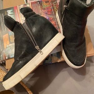 GUC Steve Madden wedges